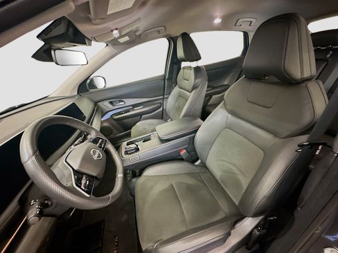 Used 2024 Nissan Ariya AWD image 13