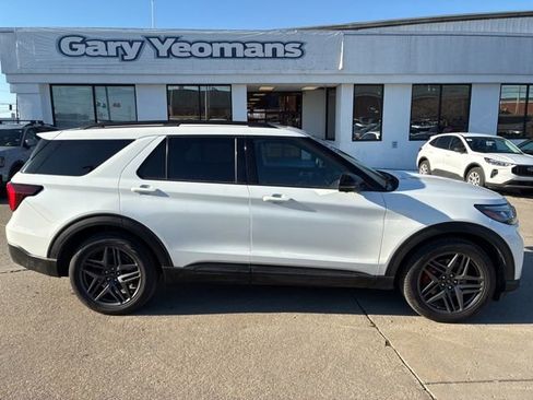 Used 2025 Ford Explorer ST image 8