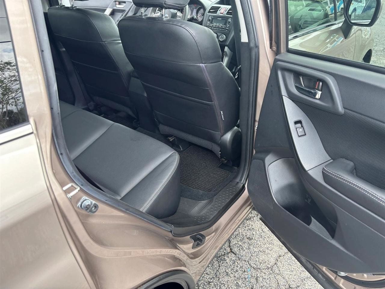 Used 2015 Subaru Forester 2.5i Limited AWD/4WD image 12