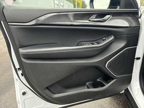 Used 2022 Jeep Grand Cherokee Altitude image 21