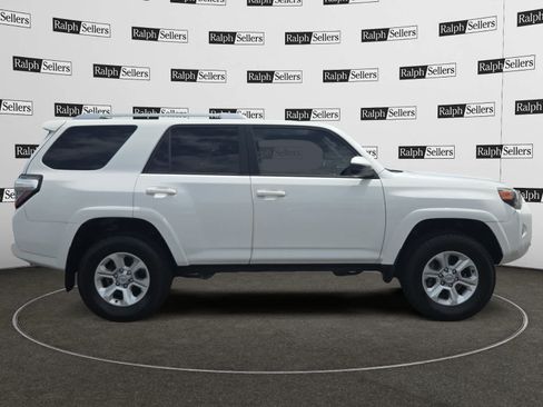 Used 2018 Toyota 4Runner SR5 RWD image 7