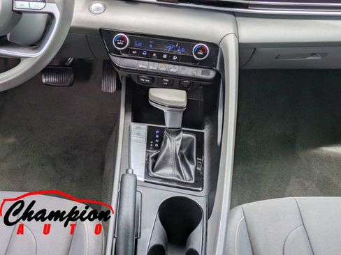 Used 2021 Hyundai Elantra SEL FWD image 21