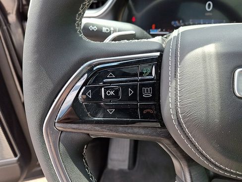 Used 2023 Jeep Grand Cherokee Overland AWD/4WD image 23