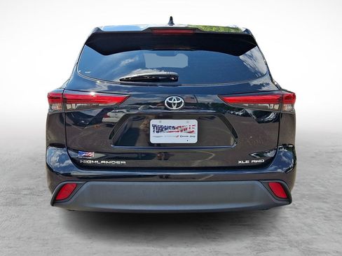 Used 2022 Toyota Highlander XLE AWD/4WD image 4