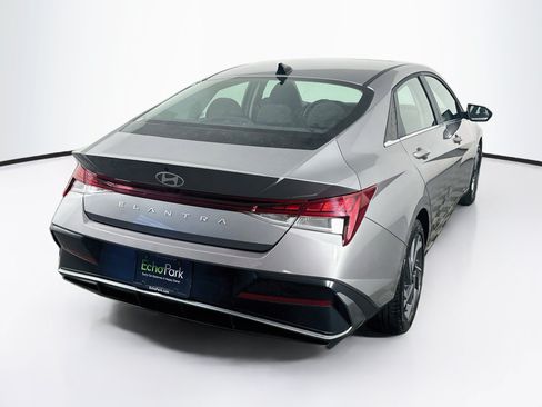 Used 2025 Hyundai Elantra SEL FWD image 9