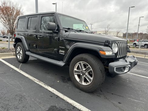 Used 2018 Jeep Wrangler Unlimited Sahara image 2