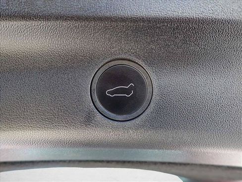 Used 2023 Tesla Model Y Long Range AWD/4WD image 9