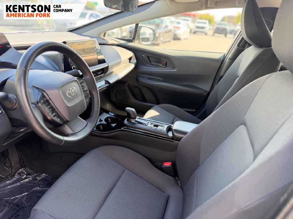 Used 2025 Toyota Prius LE AWD/4WD image 30