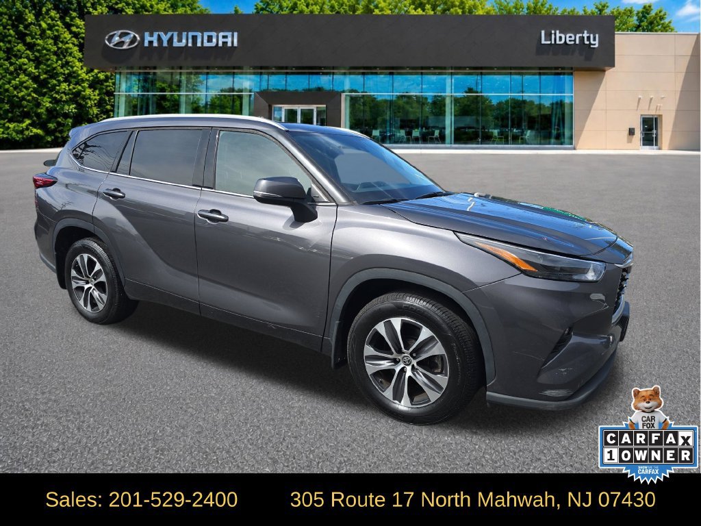 Used 2022 Toyota Highlander XLE AWD/4WD image 7