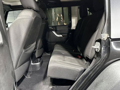 Used 2014 Jeep Wrangler Unlimited Rubicon w/ Connectivity Group AWD/4WD image 31