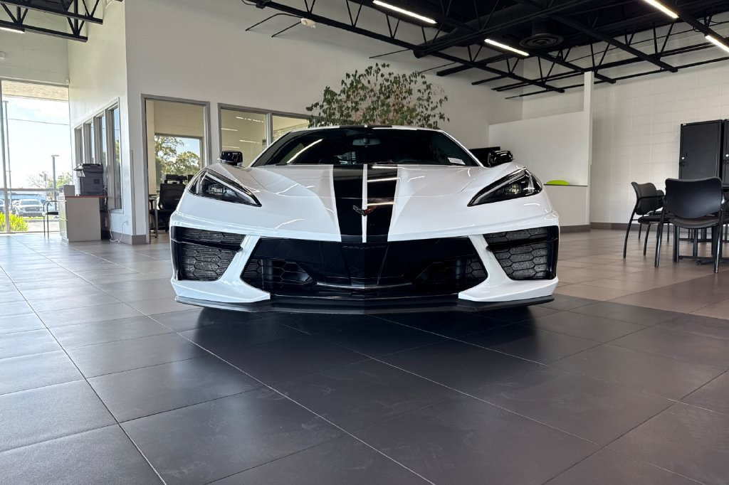 Used 2021 Chevrolet Corvette Stingray Coupe w/ Z51 Performance Package RWD image 3