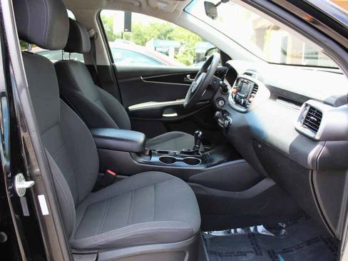 Used 2017 Kia Sorento LX image 26