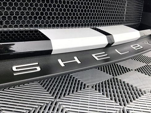 Used 2022 Ford Mustang Shelby GT500 w/ Carbon Fiber Track Pack RWD image 8