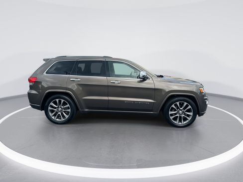 Used 2017 Jeep Grand Cherokee Overland AWD/4WD image 10