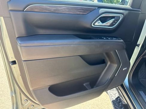 Used 2024 Chevrolet Tahoe Z71 w/ Luxury Package AWD/4WD image 19