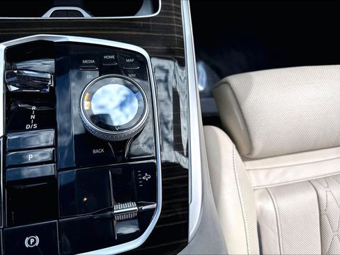 Used 2023 BMW X7 xDrive40i w/ Executive Package AWD/4WD image 18