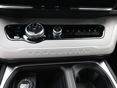 New 2025 Ford Expedition Active image 28