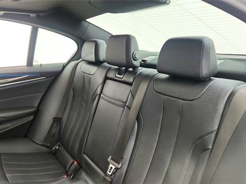 Used 2023 BMW 530e xDrive w/ Premium Package image 29