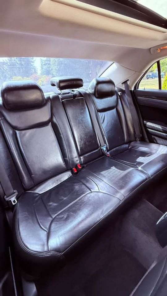 Used 2016 Chrysler 300 Limited RWD image 19