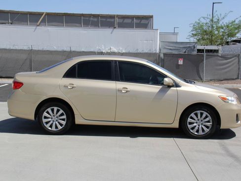 Used 2012 Toyota Corolla LE FWD image 4