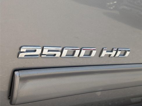 Used 2013 Chevrolet Silverado 2500 LT w/ Z71 Appearance Package AWD/4WD image 9