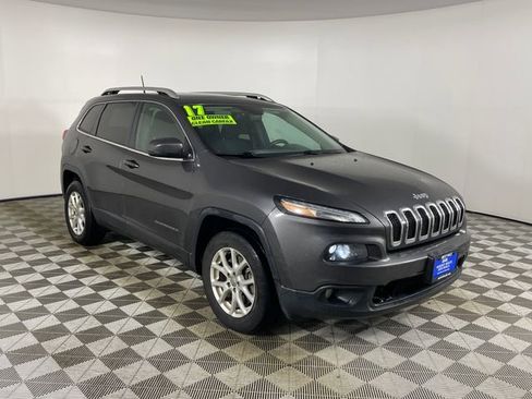 Used 2017 Jeep Cherokee Latitude w/ Comfort/Convenience Group image 17