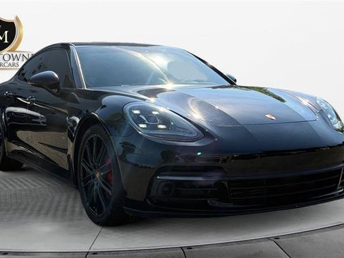 Used 2019 Porsche Panamera image 7