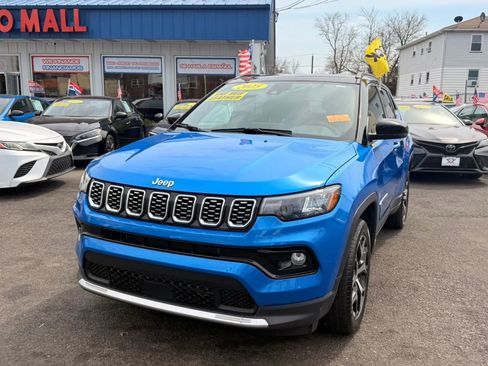 Used 2025 Jeep Compass Limited image 1