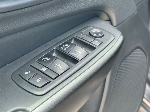 Used 2019 Jeep Cherokee Trailhawk AWD/4WD image 24