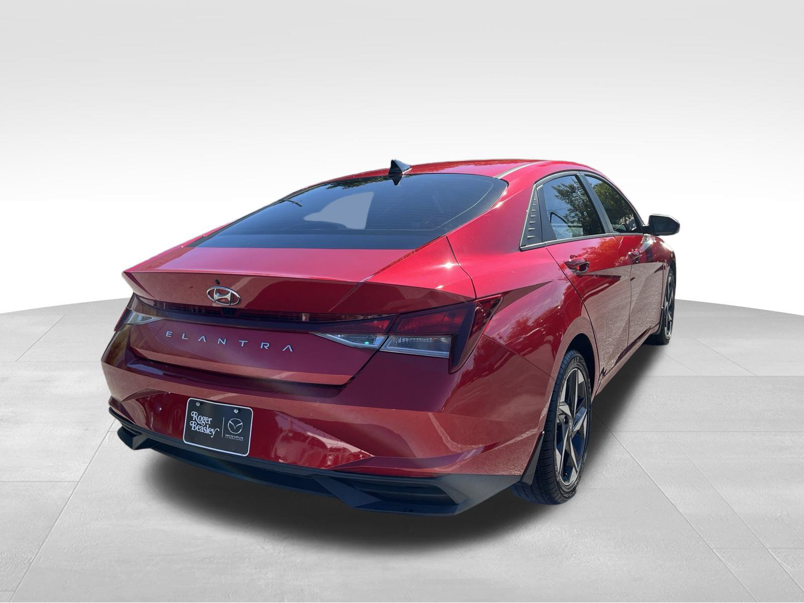 Used 2023 Hyundai Elantra SEL w/ Convenience Package FWD image 5