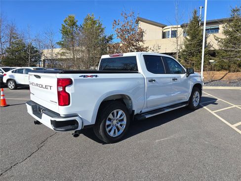Used 2020 Chevrolet Silverado 1500 Custom w/ Custom Value Package image 3