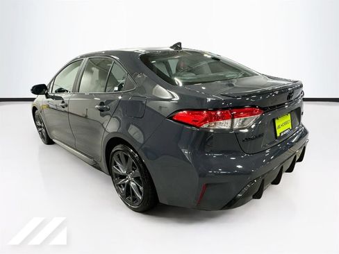 Used 2023 Toyota Corolla SE w/ SE Premium Package FWD image 7