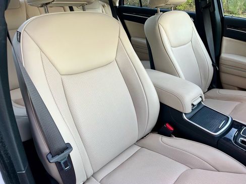 New 2023 Chrysler 300 Touring L w/ Popular Equipment Group image 13