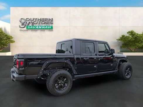 Used 2023 Jeep Gladiator Sport AWD/4WD image 5