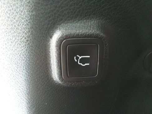 Used 2019 Jeep Cherokee Trailhawk w/ Comfort & Convenience Group image 9