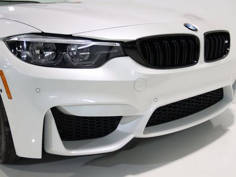 Used 2018 BMW M4 Convertible image 31