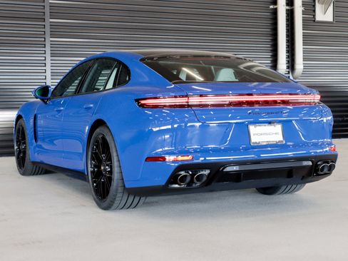 Used 2025 Porsche Panamera GTS image 3