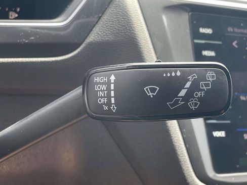 Used 2022 Volkswagen Tiguan SE AWD/4WD image 27
