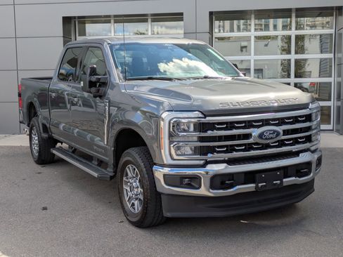 Used 2025 Ford F250 Lariat AWD/4WD image 3