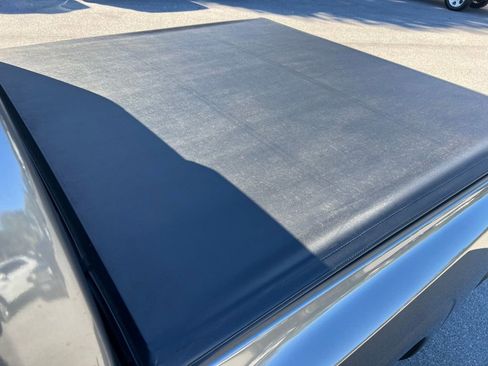 Used 2023 Nissan Frontier SV image 14