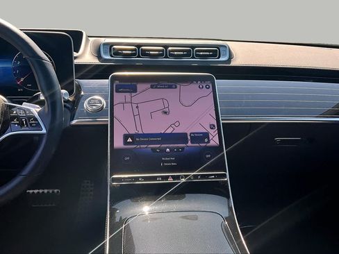 Used 2022 Mercedes-Benz S 580 4MATIC Sedan w/ AMG Line Package image 7