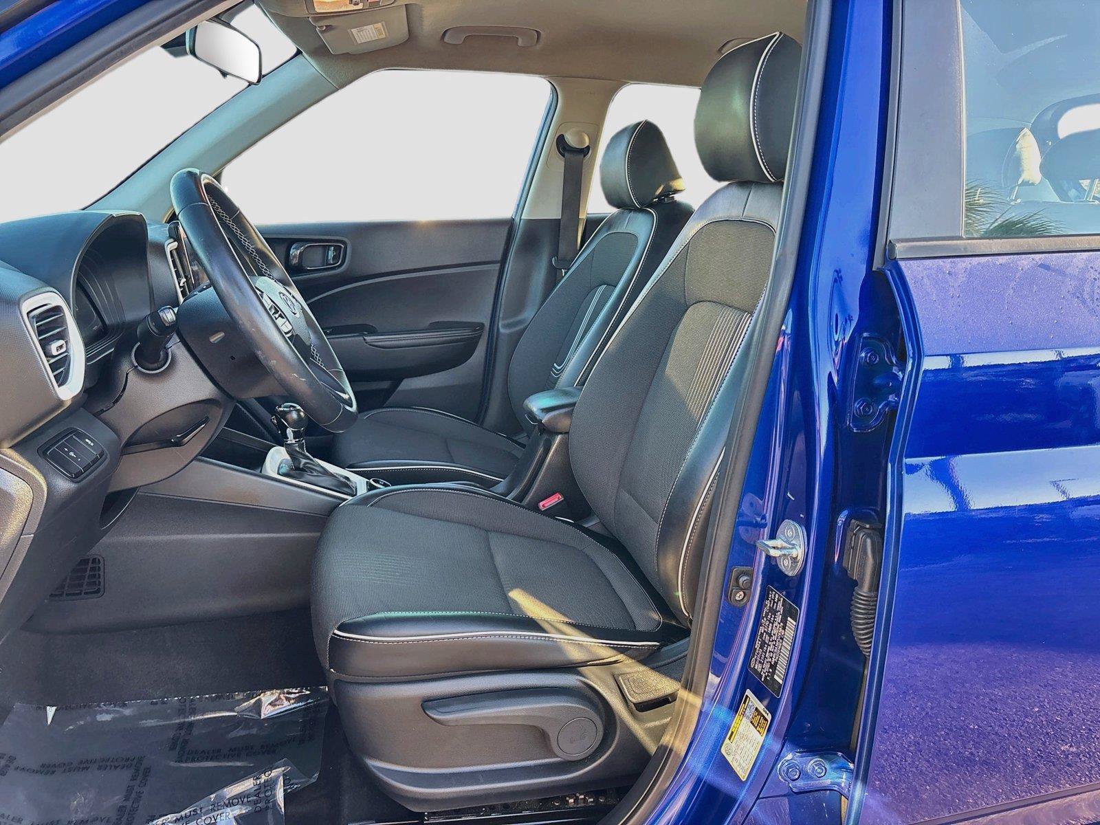 Used 2023 Hyundai Venue Limited FWD image 21