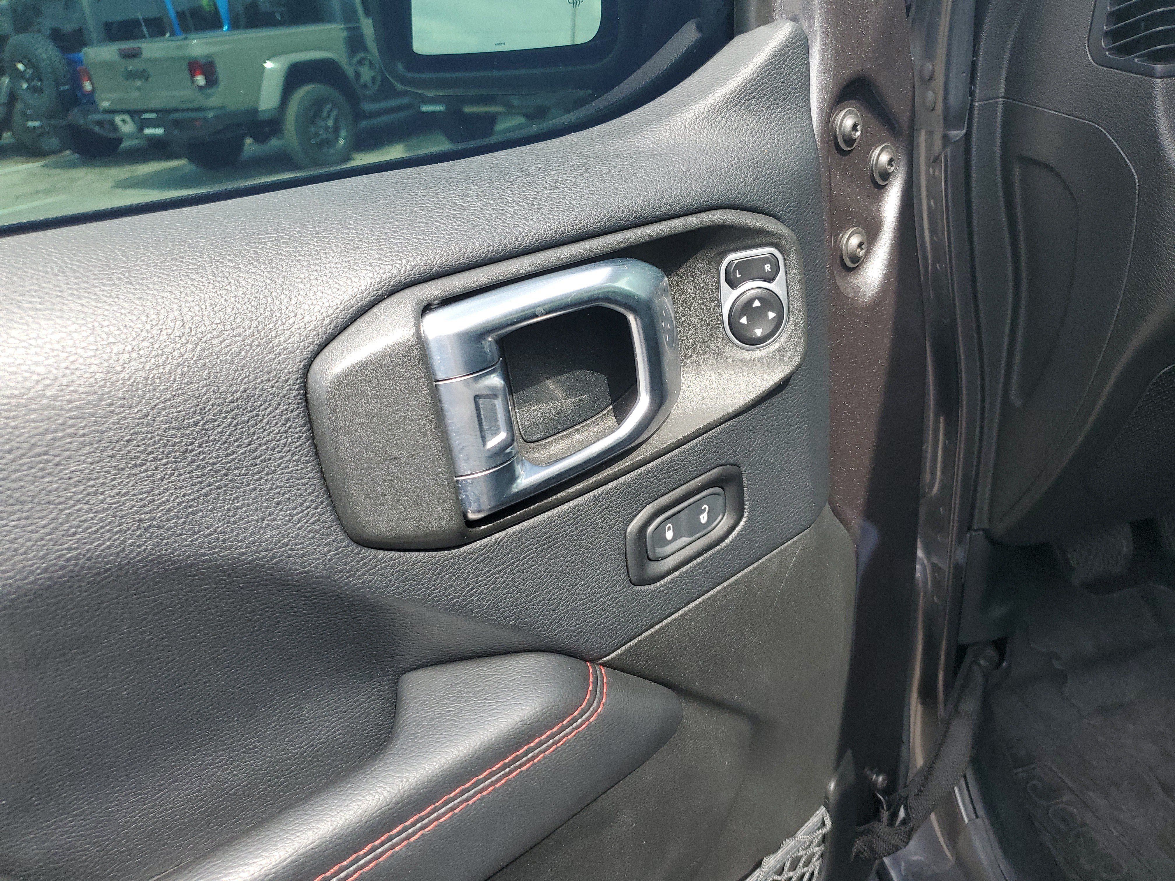 Used 2018 Jeep Wrangler Unlimited Rubicon AWD/4WD image 11