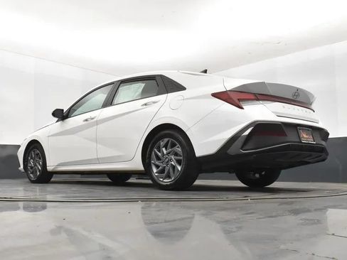 Used 2024 Hyundai Elantra SEL FWD image 12