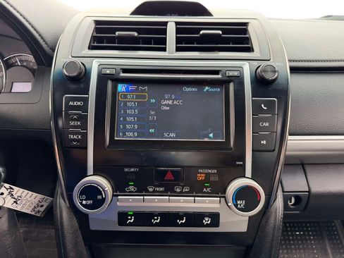 Used 2014 Toyota Camry SE FWD image 20