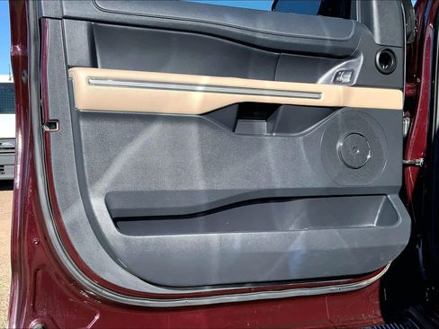 Used 2024 Ford Expedition Max XLT image 21