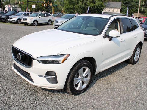 Used 2022 Volvo XC60 B5 Momentum AWD/4WD image 2