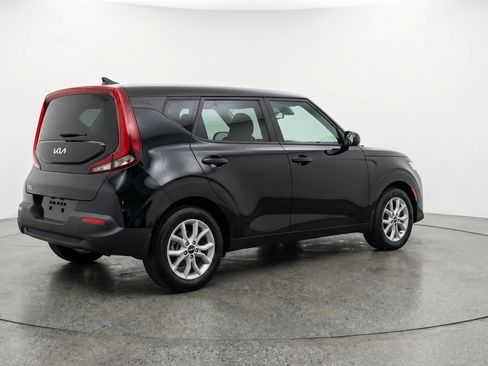 Used 2025 Kia Soul LX w/ LX Technology Package FWD image 9