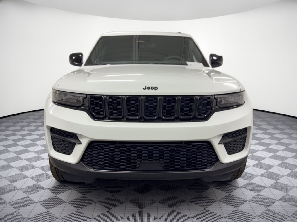 Used 2023 Jeep Grand Cherokee Altitude AWD/4WD image 6
