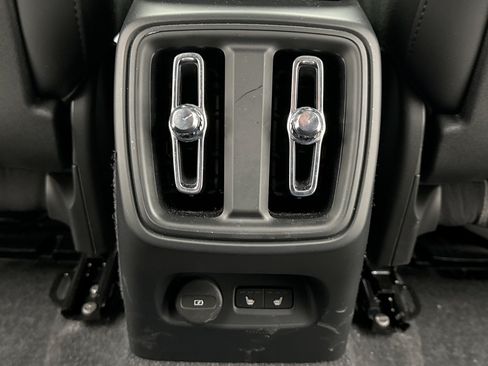 Used 2025 Volvo XC40 B5 Plus AWD/4WD image 20